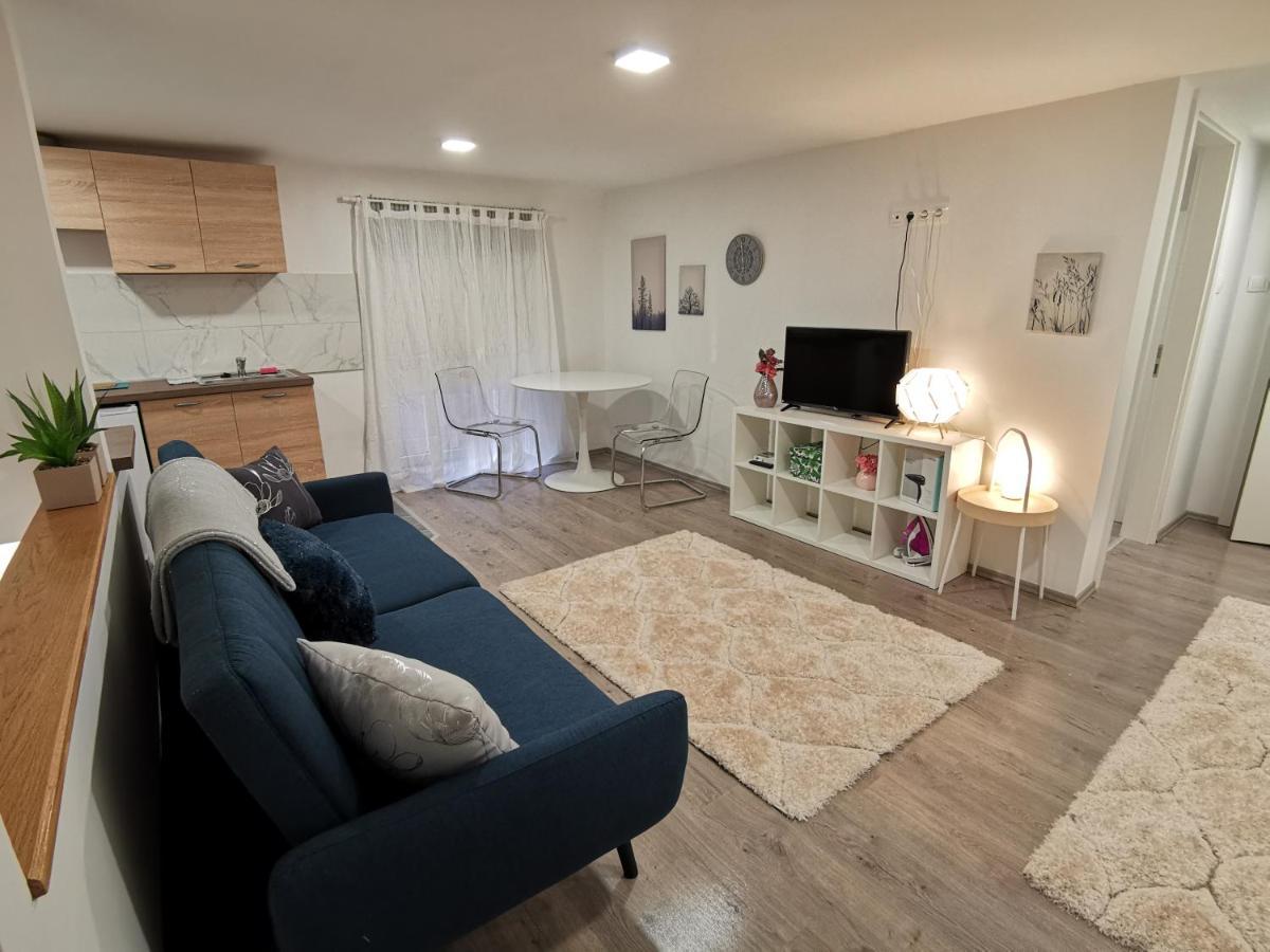Smile Miko Apartment By Castle Будапеща Екстериор снимка