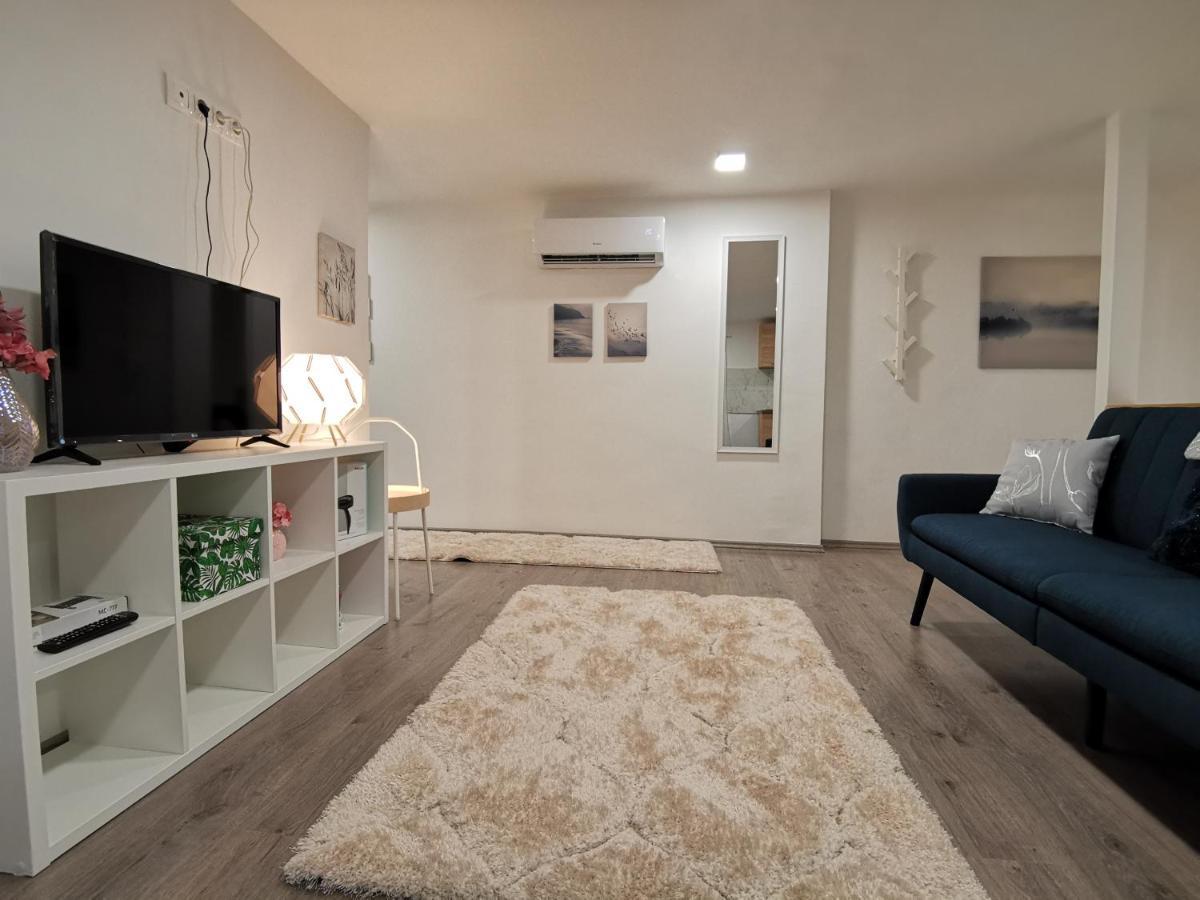 Smile Miko Apartment By Castle Будапеща Екстериор снимка